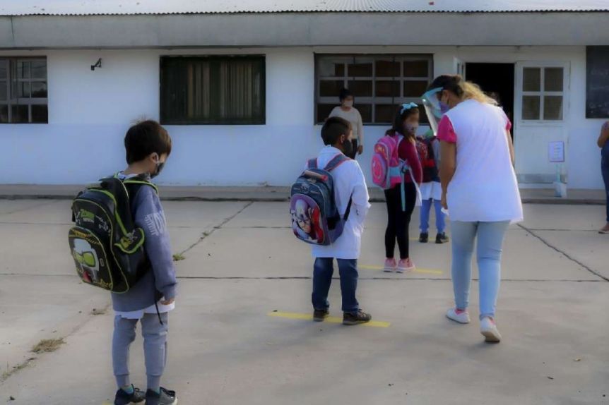 La semana que viene vuelven los chicos a las aulas en Bariloche y Dina Huapi