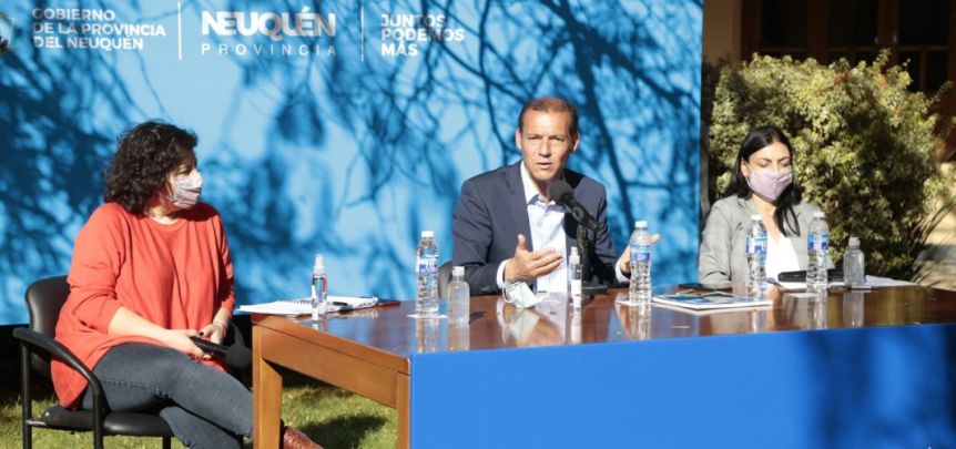 Vizzotti en Neuquén: elogio a la vacunación, fotos con los propios y un reclamo conjunto