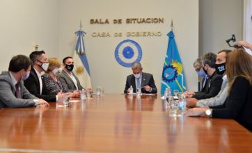 Tras la tensión por las visitas nacionales, Arcioni recibió a Maderna
