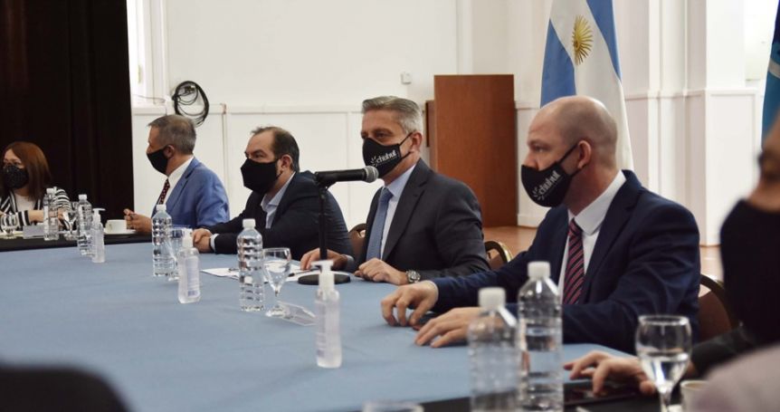 Arcioni reunió a su gabinete y solicitó extremar los cuidados para frenar los contagios