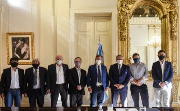 La unión hace la fuerza: Intendentes agrupados y al frente