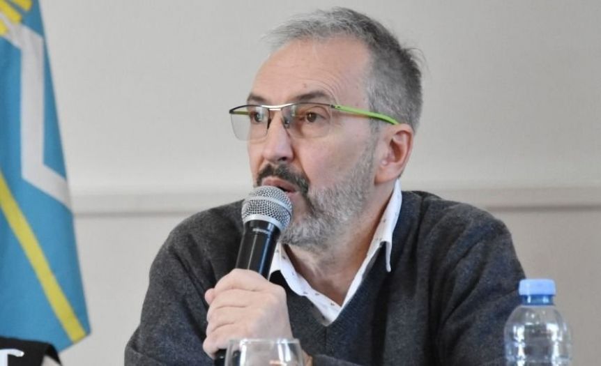 Puratich cruzó a un intendente opositor por no acatar las medidas