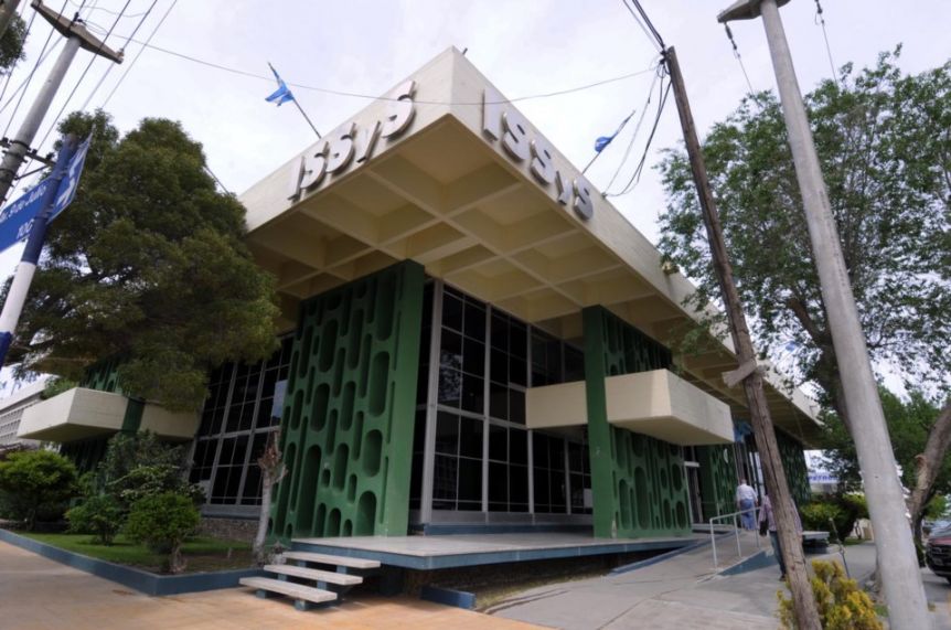 La UCR apuró y el Ejecutivo adelantó que convocará a elecciones en el ISSyS
