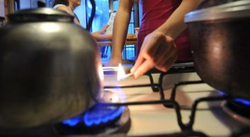 Por efecto de la inflación, el Gobierno ordena el congelamiento de tarifas de luz, gas y nafta hasta fin de año