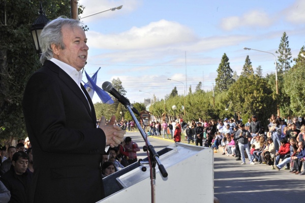 Dura advertencia de Peralta a Camuzzi