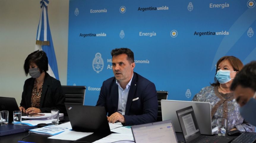 Martínez presentó el Régimen de Promoción de Inversiones Hidrocarburíferas en el Senado