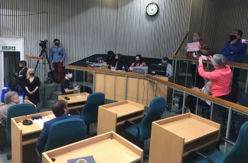 Tensión en la Legislatura: el oficialismo impidió aprobar un beneficio para jubilados
