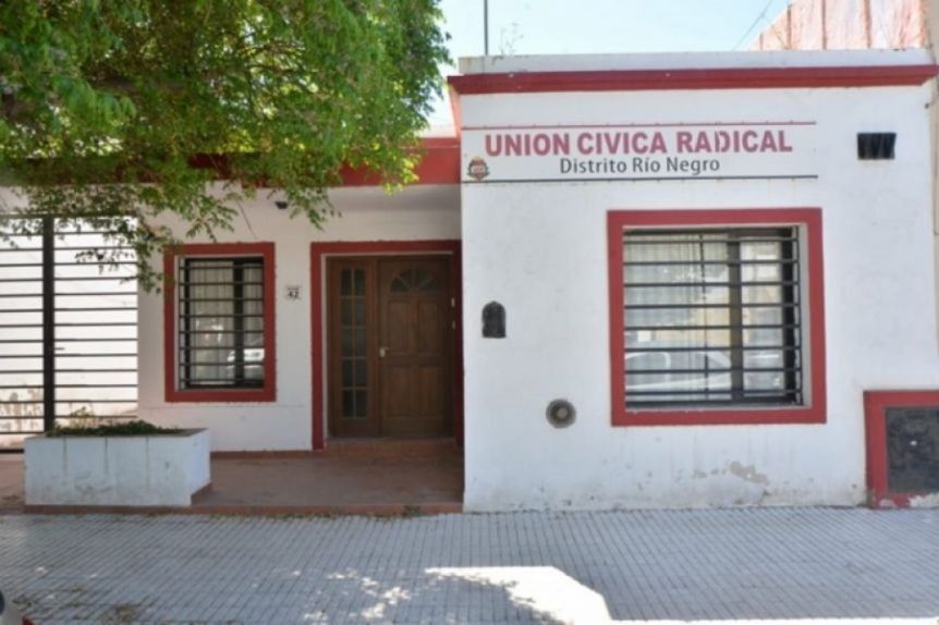 Dirigente radical apuntó contra los correligionarios que