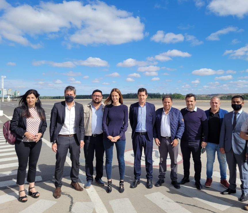 El Gobierno manda a los pesos pesados para apuntalar a sus candidatos en la Patagonia
