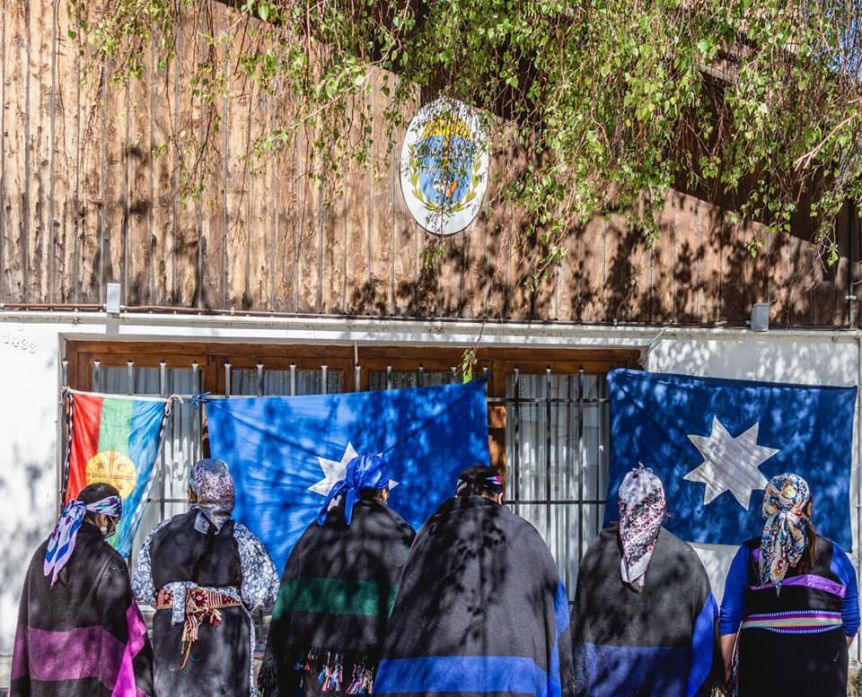 Toma pacífica de mapuches en un organismo de Tierras de Chubut 