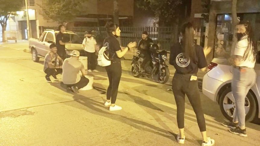 Realizaron una protesta frente a la casa de un intendente
