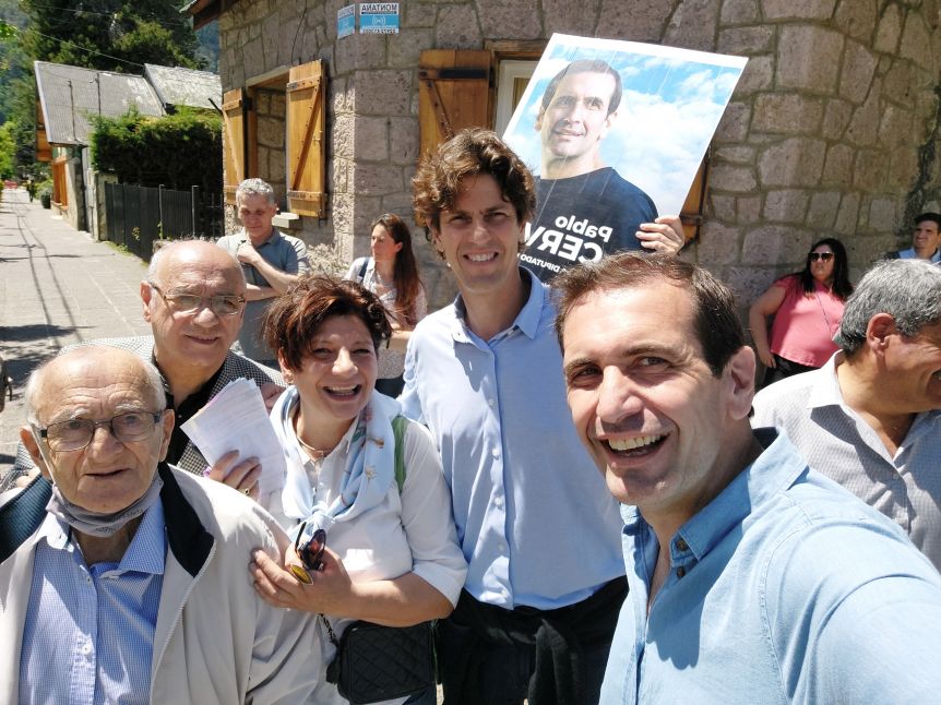 Impulso final de cara al domingo: senador apuntaló a los candidatos