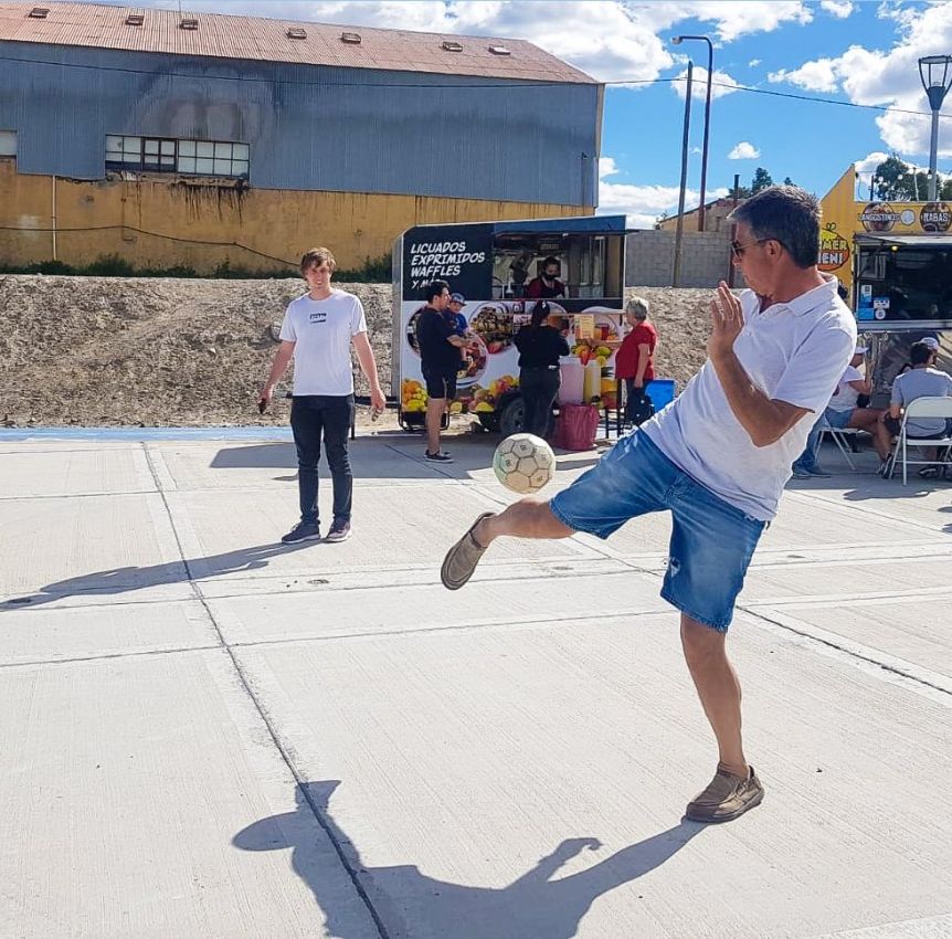Con metáfora futbolera, la UCR lanzó una campaña para impulsar a Menna