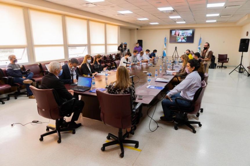 El gobierno expuso el Presupuesto 2022 en la Legislatura
