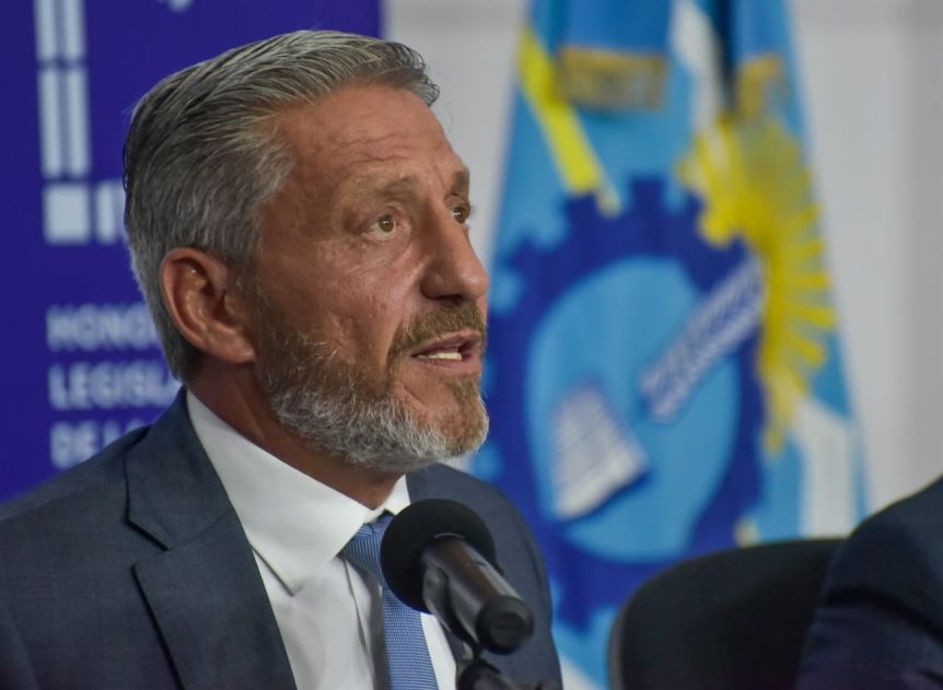 Arcioni buscará reestructurar deuda pública por 1.892 millones de pesos