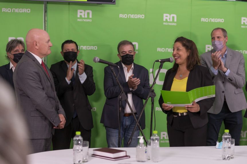 Arabela sumó refuerzos: Apud juró como Secretario General y Sanguinetti en Planificación