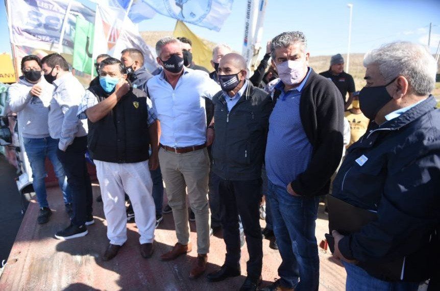 Gremios se movilizan a la Legislatura pidiendo el tratamiento del proyecto minero