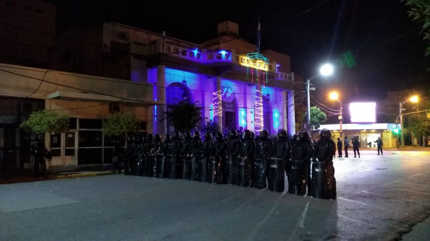 Tras una jornada de marchas pacíficas, denuncian represión en Trelew