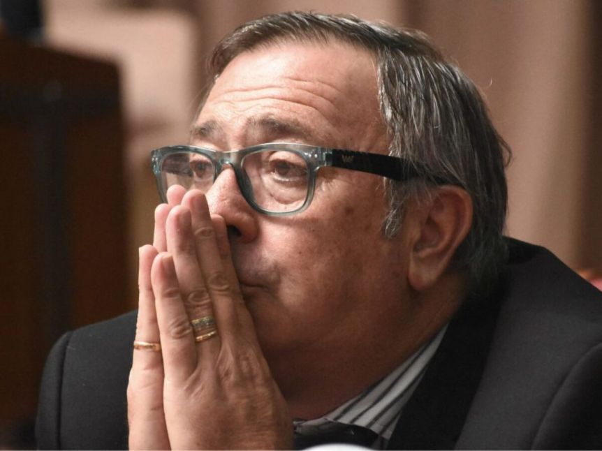Roddy Ingram fue expulsado de un club por apoyar a la minería en la provincia