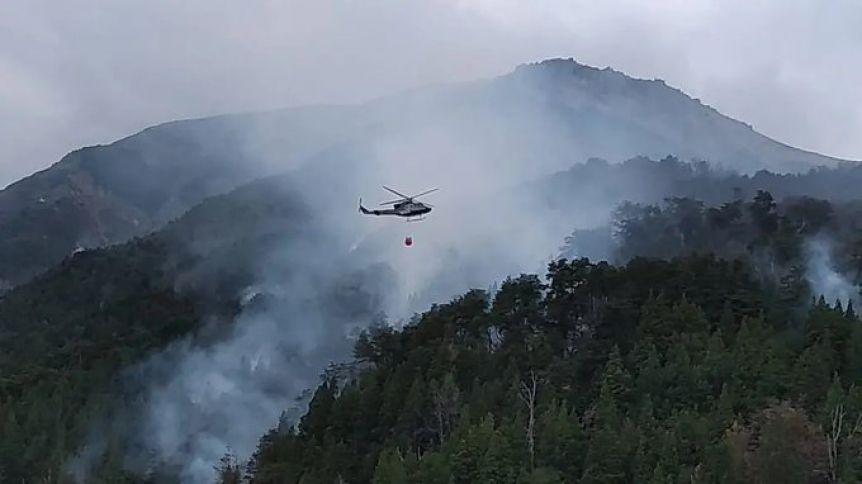 Incendios: Minor recorre las zonas afectadas y el gobierno asiste a brigadistas