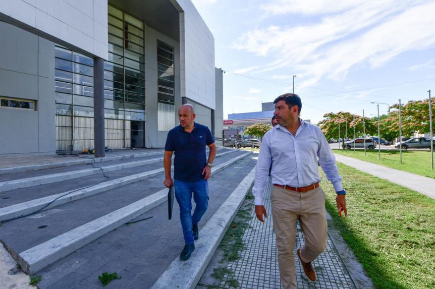 Sastre recorrió las obras de reparación de la Legislatura