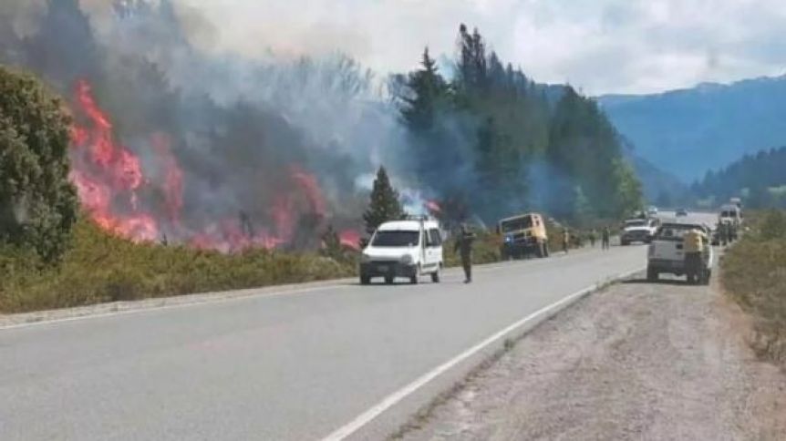 Incendios en la Patagonia: habilitan el tránsito por la ruta 40 entre Bariloche y El Bolsón