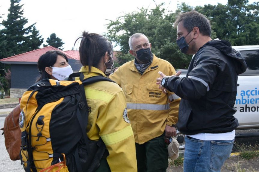 Logran controlar los focos de incendios en el cerro Currumahuida