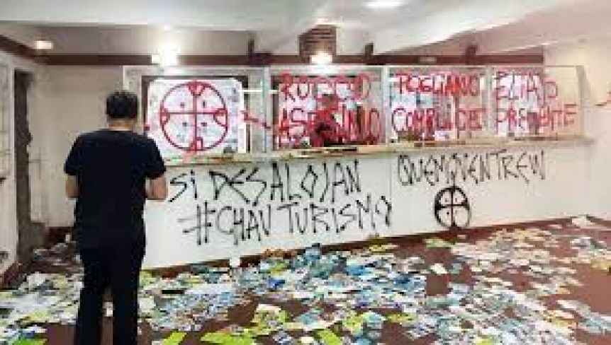 Habría militantes chubutenses entre los atacantes de la oficina de turismo de El Bolsón