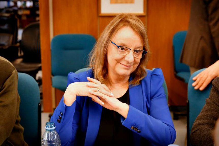 Alicia firmó el nuevo decreto con pautas para el ingreso y la vigencia del pase sanitario