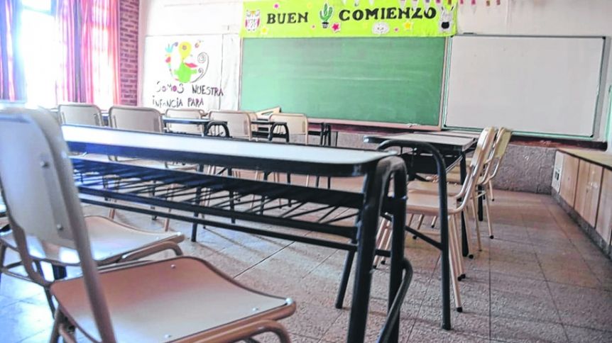 La oposición pone la lupa en las escuelas y pide declarar la emergencia educativa