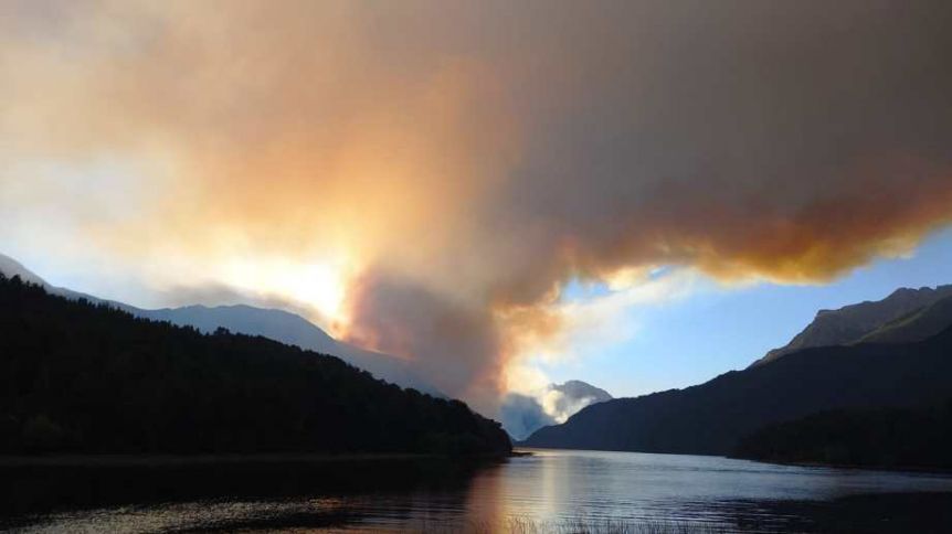 Incendio Lago Martín: preocupación por la reactivación de focos en las últimas horas
