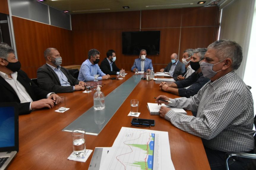 Arcioni evalúa medidas por la Emergencia Hídrica y la situación del Río Chubut