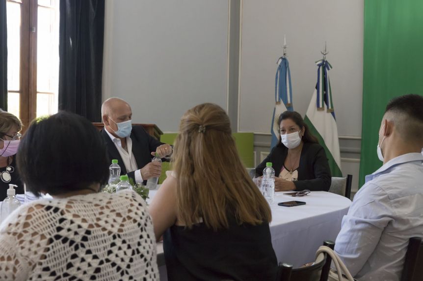 Covid-19: Carreras se reunió con equipos de Salud para delinear nuevas estrategias