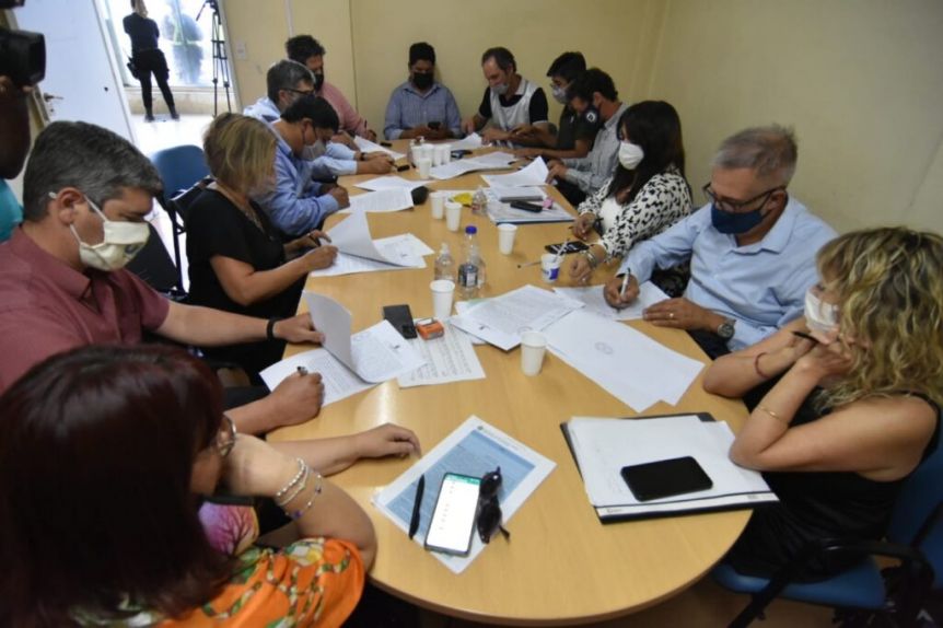 Con apoyo nacional, Provincia prepara una nueva oferta para los gremios educativos