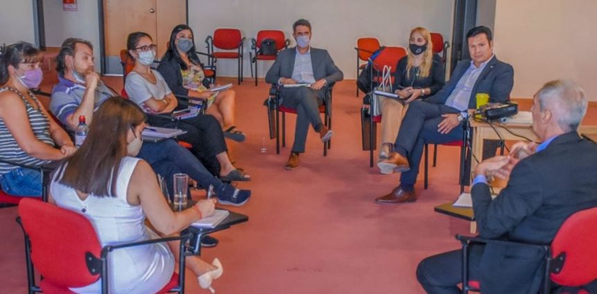 Mesa salarial 2022: la provincia ofrecerá un aumento en tramos para estatales