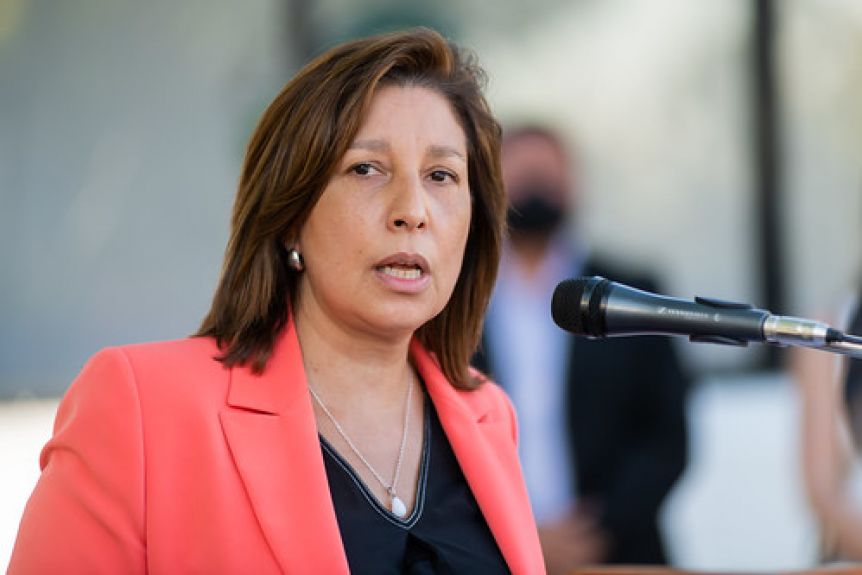 Carreras sentó posición sobre la marcha a Lago Escondido