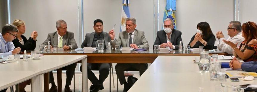 Arcioni reunió al gabinete: censo y paritaria, los tópicos del encuentro