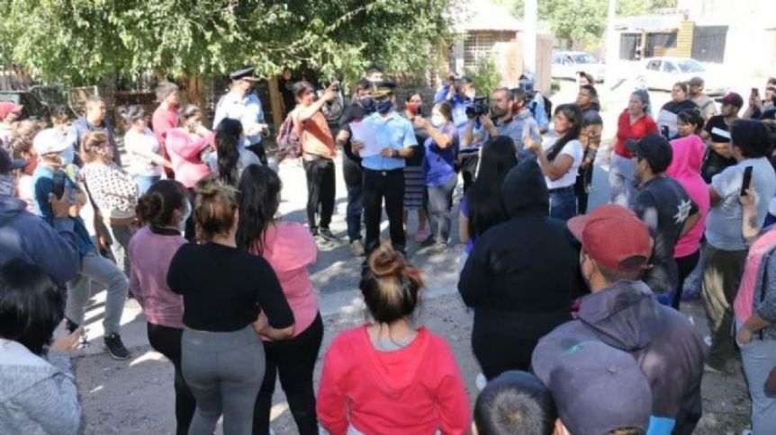 Toma en Valentina Sur: cumbre en la Defensoría del Pueblo para intentar destrabar la situación