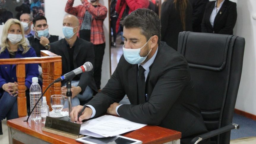 La oposición presentó proyecto de ficha limpia en otro municipio