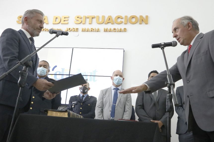 Arcioni le tomó juramento a Miguel Castro como nuevo Ministro de Seguridad