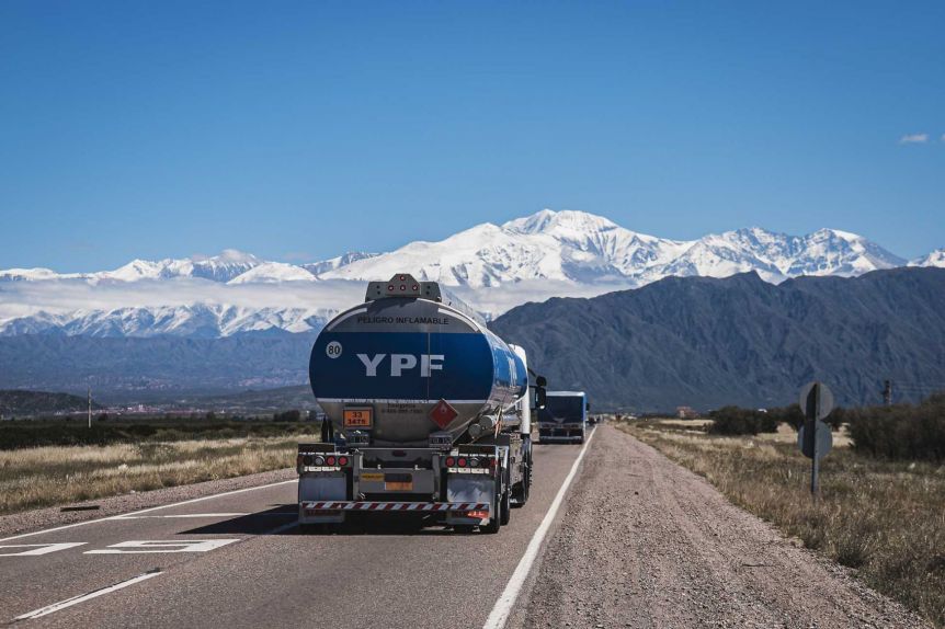 YPF refuerza el abastecimiento de gasoil ante la escasez internacional