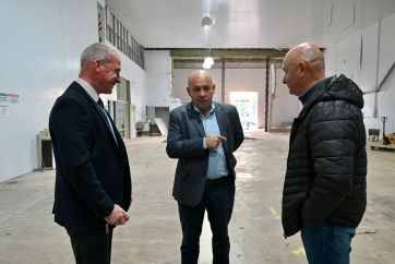 Sastre sigue de recorrida por el interior: se reunió con productores de Gaiman