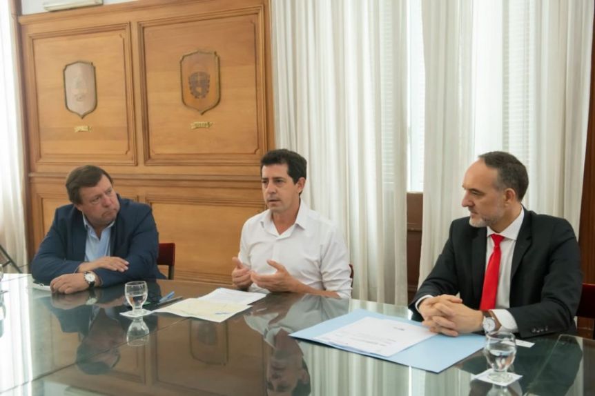 La necesidad tiene cara de hereje: el peronismo fogonea una alianza con JSRN para evitar el tercer lugar