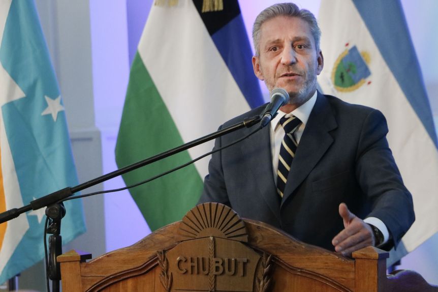 Volvió Arcioni y opinó sobre las desafiliaciones en ChST y sobre el posible acuerdo dentro del peronismo