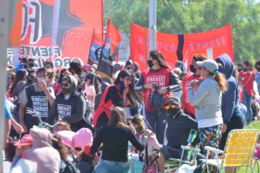 El Gobierno fue crítico con las organizaciones sociales, cuestionó la utilidad de los cortes