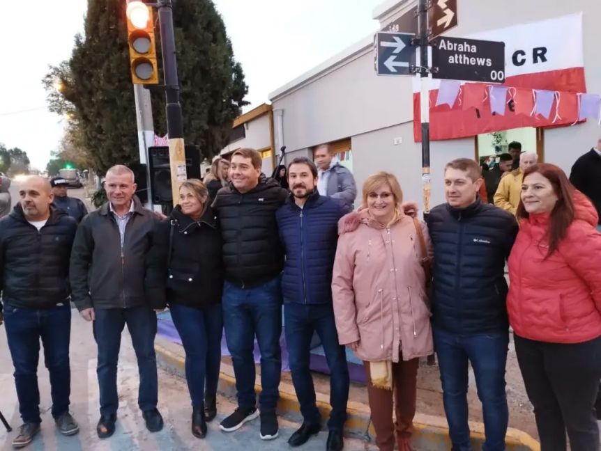 Acompañado por Biss e intendentes radicales, Merino relanzó su candidatura a Trelew