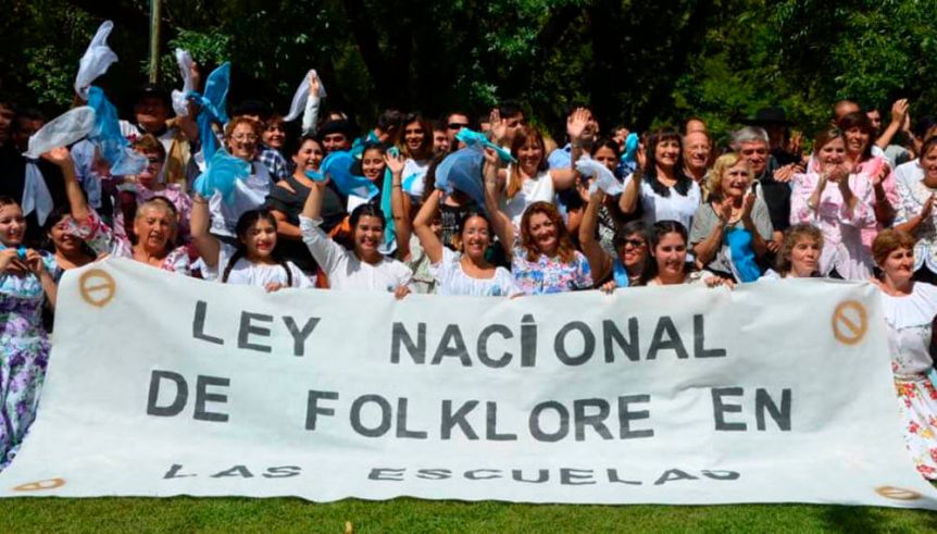Organizaciones sociales reclaman la aplicación de la Ley del Folklore en las escuelas