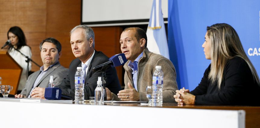 Vaca Muerta se expande: Gutiérrez firmó dos concesiones nuevas