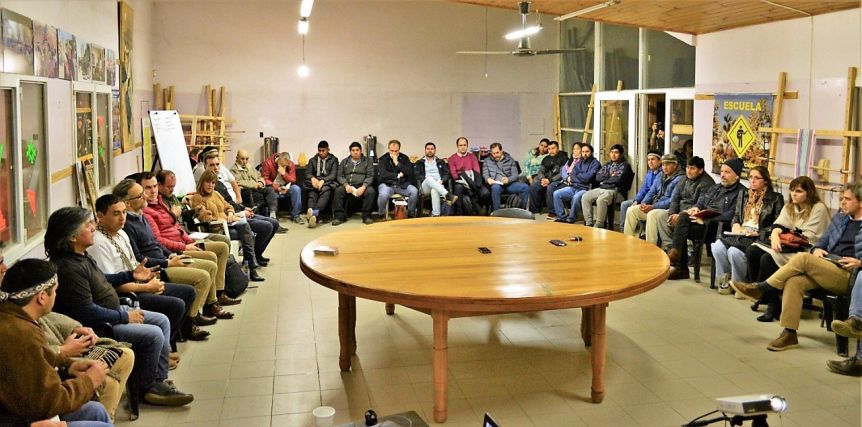 Los mapuches pudieron reunirse con las petroleras y ahora citan al Gobernador