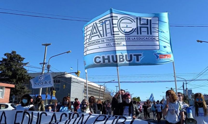ATECh rechazó propuesta salarial y amenaza con que no vuelvan las clases post vacaciones de invierno